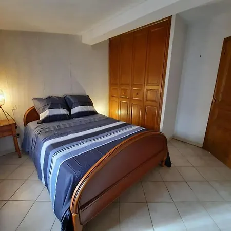 A 200 Metres Du Chateau : Maison De *