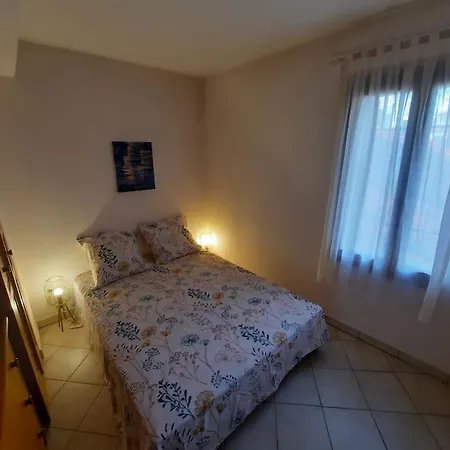 A 200 Metres Du Chateau : Maison De Holiday home *