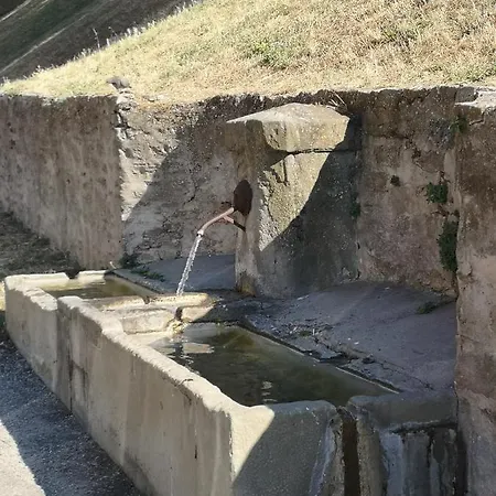 A 200 Metres Du Chateau : Maison De *