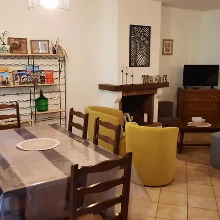 A 200 Metres Du Chateau : Maison De Сasa de vacaciones