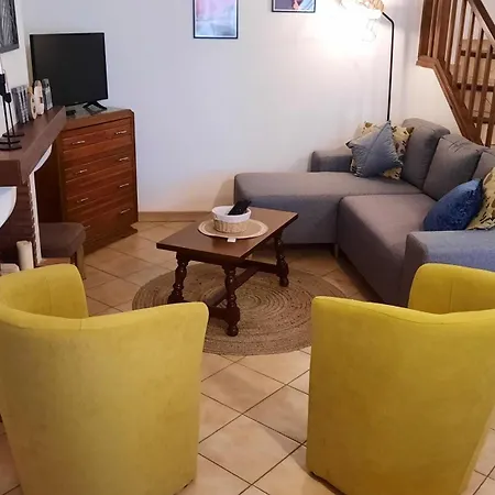 Holiday home A 200 Metres Du Chateau : Maison De *