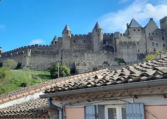 A 200 Mètres Du Château : Maison De *