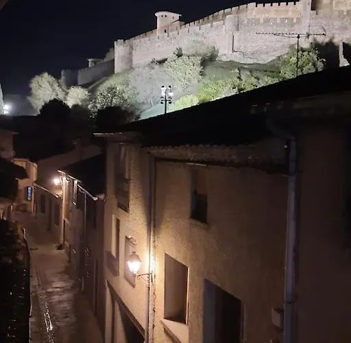 Hébergement de vacances A 200 Mètres Du Château : Maison De *