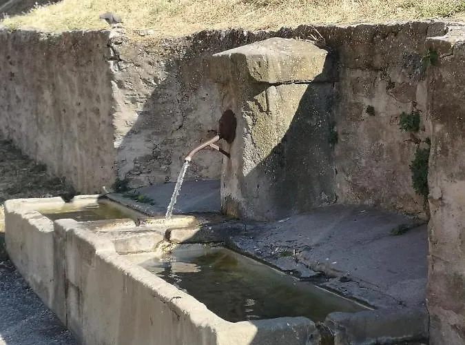 A 200 Mètres Du Château : Maison De *