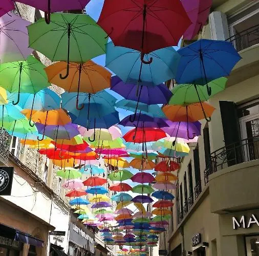 A 200 Mètres Du Château : Maison De Hébergement de vacances *