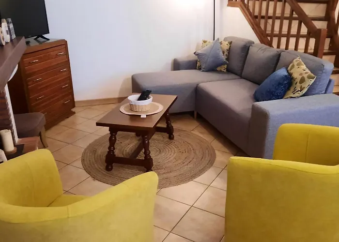 A 200 Mètres Du Château : Maison De Hébergement de vacances Carcassonne