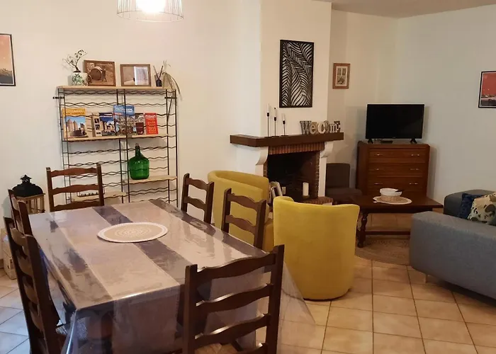 A 200 Metres Du Chateau : Maison De Vakantiehuis